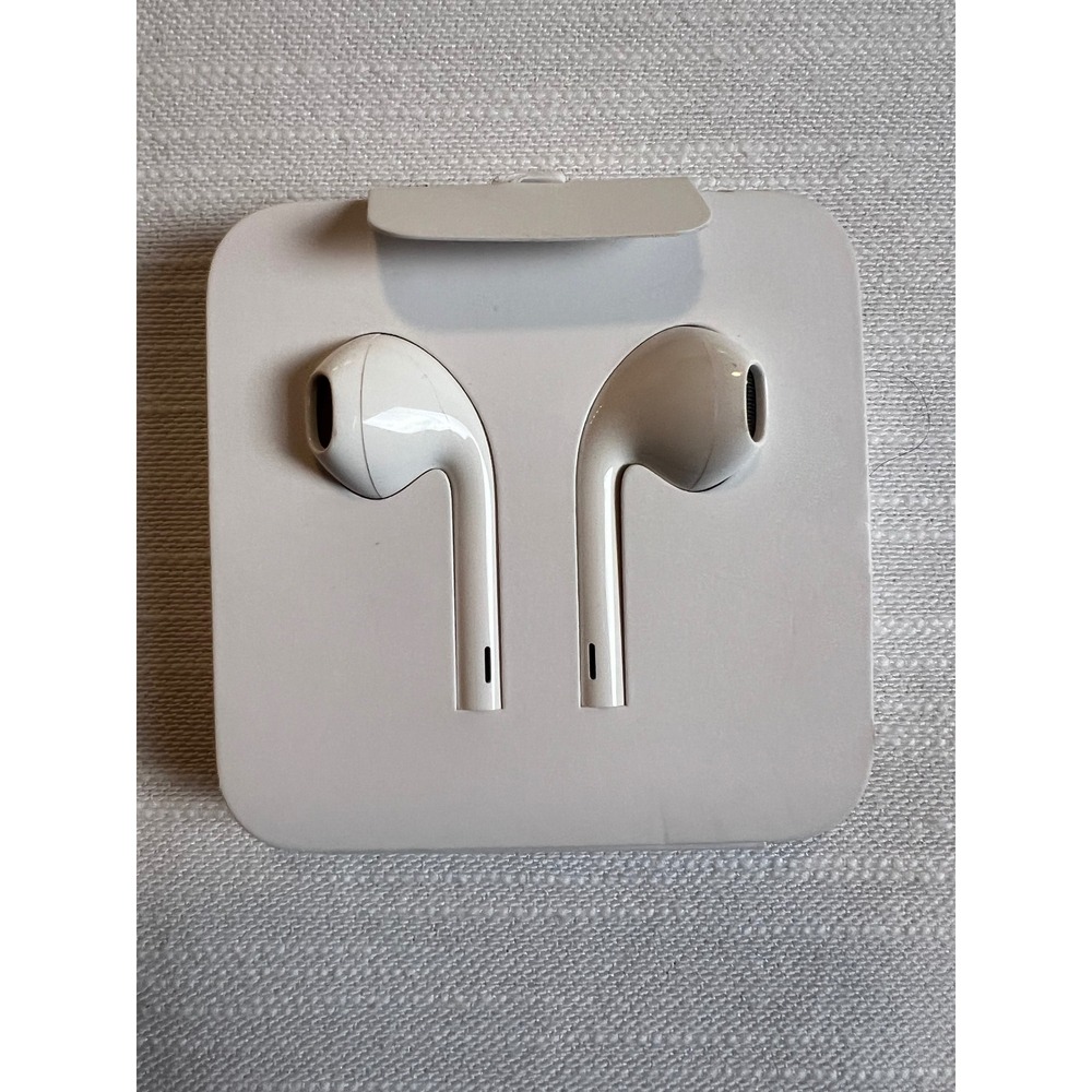 Apple EarPods with Lightning Connector MMTN2AM/A White In-Ear Headphones